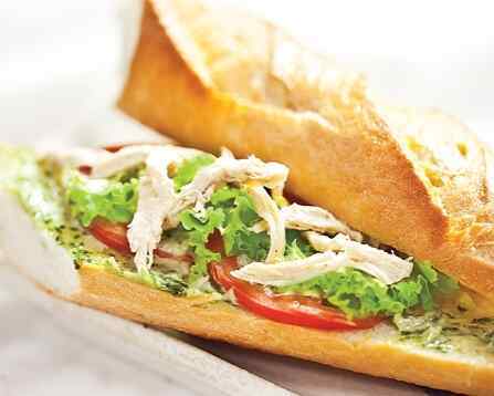 Bánh mì kẹp thịt gà