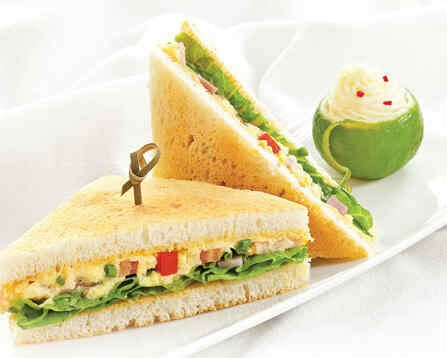 Bánh mì trứng đánh thịt nguội