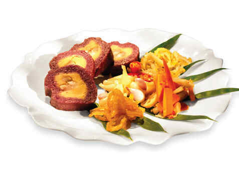 Bánh tét lá cẩm