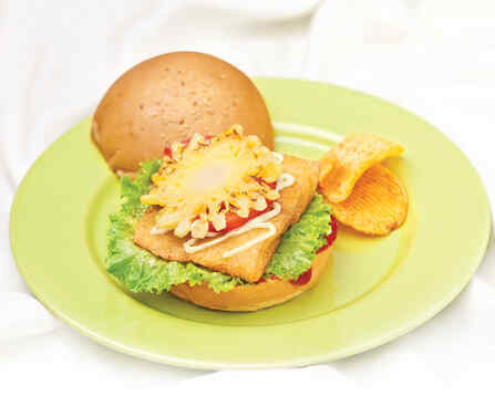 Burger cá kiểu Hawaii