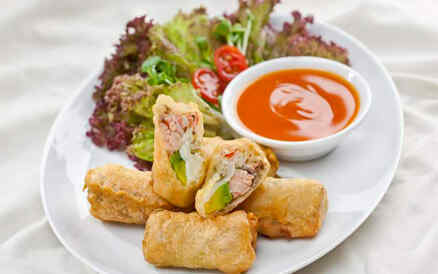 Cá hồi cuộn bơ chiên giòn 