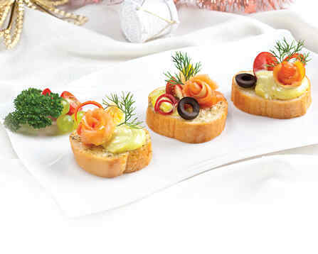 Canape cá hồi trái bơ