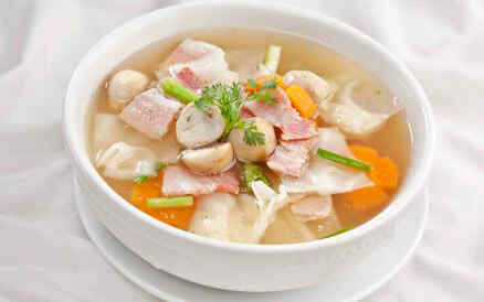 Canh bắp cải thịt xông khói