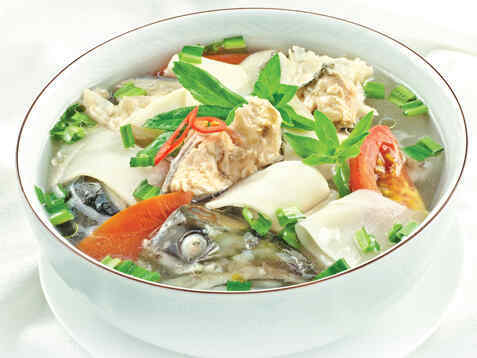 Canh chua nấu cà hồi