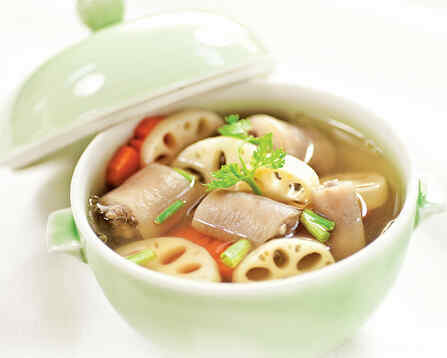 Canh đuôi heo củ sen