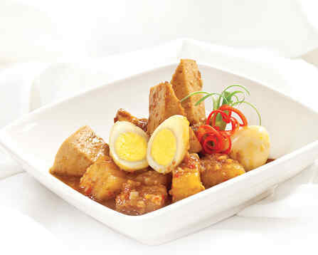 Chả lụa kho trứng cút