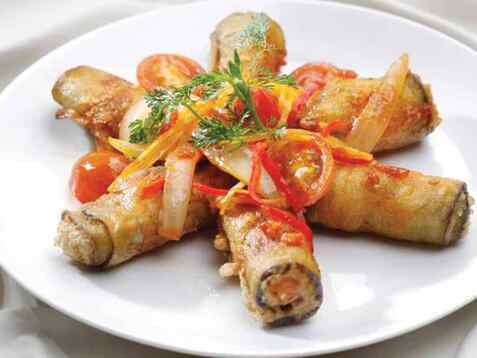 Cuốn cà tím xào sa tế