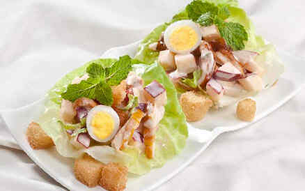 Salad thịt gà trộn táo đỏ 