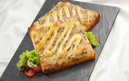 Sandwich nướng thịt băm